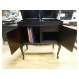Antique/Vintage Mastercraft Victrola Phonograph in Cabinet