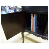 Antique/Vintage Mastercraft Victrola Phonograph in Cabinet