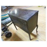 Antique/Vintage Mastercraft Victrola Phonograph in Cabinet