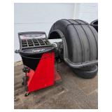 Digital Snap-on EEWB304D Motorized Wheel Balancer with Variable Size Wheel Adapters