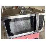 Sharp 900 W microwave