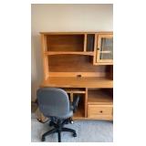 All functioning oak computer desk and chair with lots of storage