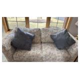 floral pattern loveseat