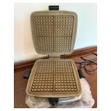 Westinghouse Vintage Electric Waffle Maker Square 4-Grid Iron Good