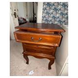 Vintage 3 Drawer Wood Nightstand Accent Chest Queen Anne Style