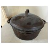 Antique Unmarked Cast Iron Dutch Oven w Lid Bail Handle No. 8 D
