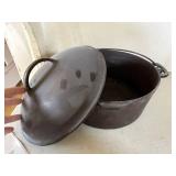 Antique Unmarked Cast Iron Dutch Oven w Lid Bail Handle No. 8 D