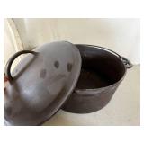 Antique Unmarked Cast Iron Dutch Oven w Lid Bail Handle No. 8 D