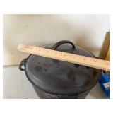 Antique Unmarked Cast Iron Dutch Oven w Lid Bail Handle No. 8 D