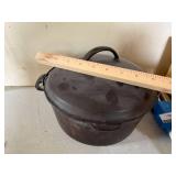 Antique Unmarked Cast Iron Dutch Oven w Lid Bail Handle No. 8 D