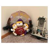 Minnesota Vikings Themed Holiday Snowmen Display with Wreath