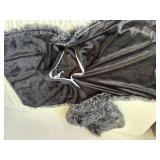 AmazonBasics Assorted Home Decor - Welcome Signs, Twig Wreaths, Gray Throw & Pillow Covers