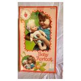 Kenner Baby Apricot Doll No. 26420 - Strawberry Shortcake World (Ages 3 and Up)