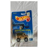 Hot Wheels Die-Cast Cars Mixed Lot - Pearl Driver, Haulers, Flamethrower & Racing Metals