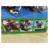LEGO Minecraft The Mooshroom House, 21270 - Brand New *A