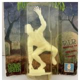 1990 Uncle Milton Glow-In-The-Dark Movie Monsters Hunchback Of Notre Dame (On Original Card) Card Beat up
