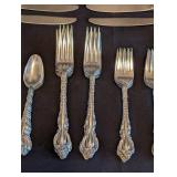 K - Vintage International Silver Deep Silver Flatware Set - 60-Piece with Serving Utensils