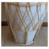 DR - Decorative Floor Vase with Wicker Wrap - Base Chip