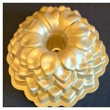 K - Lake Designs Mixing Bowls & Nordic Ware Bundt Pan with Storage Bag