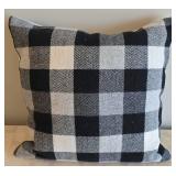 LR - Coastal Collection Beaded Turtle Pillow & Assorted Throw Pillows (Lot of 4)