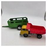 Lot of 2 Vintage Hubley Kiddie Toy Diecast Metal Cattle Trailer & Dump Truck