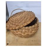 Davis Baskets Handwoven Round Basket with Lid & Rectangular Picnic Basket - Mack's Creek, MO