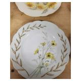 Plates - Vintage Floral Porcelain with Gold Rim (Lot of 4)