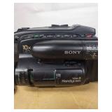 Sony CCD-TR9 Video 8 Handycam with 10x Optical Zoom