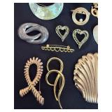 Vintage Costume Jewelry Brooch Pin Lot 14 Gold Tone Mixed Designs