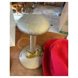 Vintage Womenâs Dress Hat Lot 5 Hats w Mr John Jr Yellow Hat Stand