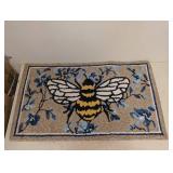 NEW HOOKED ACCENT RUG BEE