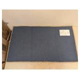 NEW HOOKED ACCENT RUG BEE