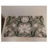 NEW HOOKED ACCENT RUG GREEN FLORAL