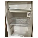 Avanti 489 RC/RA/RW Compact Refrigerator with Top Freezer - 115V