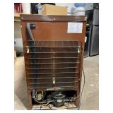 Avanti 489 RC/RA/RW Compact Refrigerator with Top Freezer - 115V