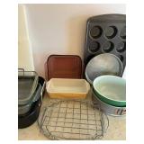 DR - Pyrex Bakeware: Glass Dishes, Loaf Pan, Muffin Pan, Round Cake Pan, Bowls & Wire Rack