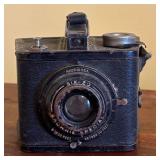 MB - Vintage Kodak Brownie Six-20 Box Camera
