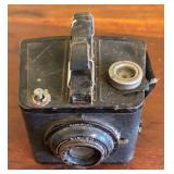 MB - Vintage Kodak Brownie Six-20 Box Camera