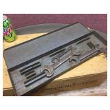 Vintage SNAP-ON FERRET SET - Metal Box