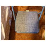 Set of 4 folding chairs and pop up table