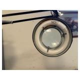 Magnifying circular desk lamp