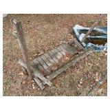 Swinging bench with frame