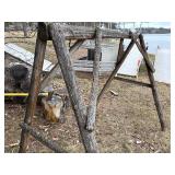 Swinging bench with frame