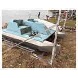 Paddle boat with lift