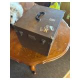 Small Trunk withy keys