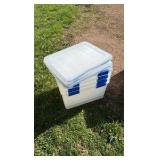 plastic totes made by Ziploc