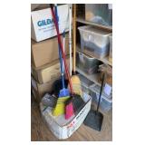 brooms, dustpans and dustpans