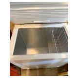 Insignia Chest Freezer – Approx. 5.0 Cu Ft – Working Condition