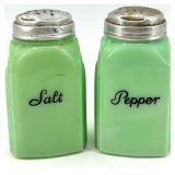 Vintage Art Deco Mckee Jadeite Green Glass Salt & Pepper Shaker Set