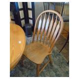 Oak dining room table set. With leaf & 6 chairs. Very nice condition. As shown. CASH ON SITE ONLY. PICKUP IS TUESDAY MAY 19TH FROM 11 AM TO 4 PM. REGARDLESS WHAT THE SCHEDULE STATES.